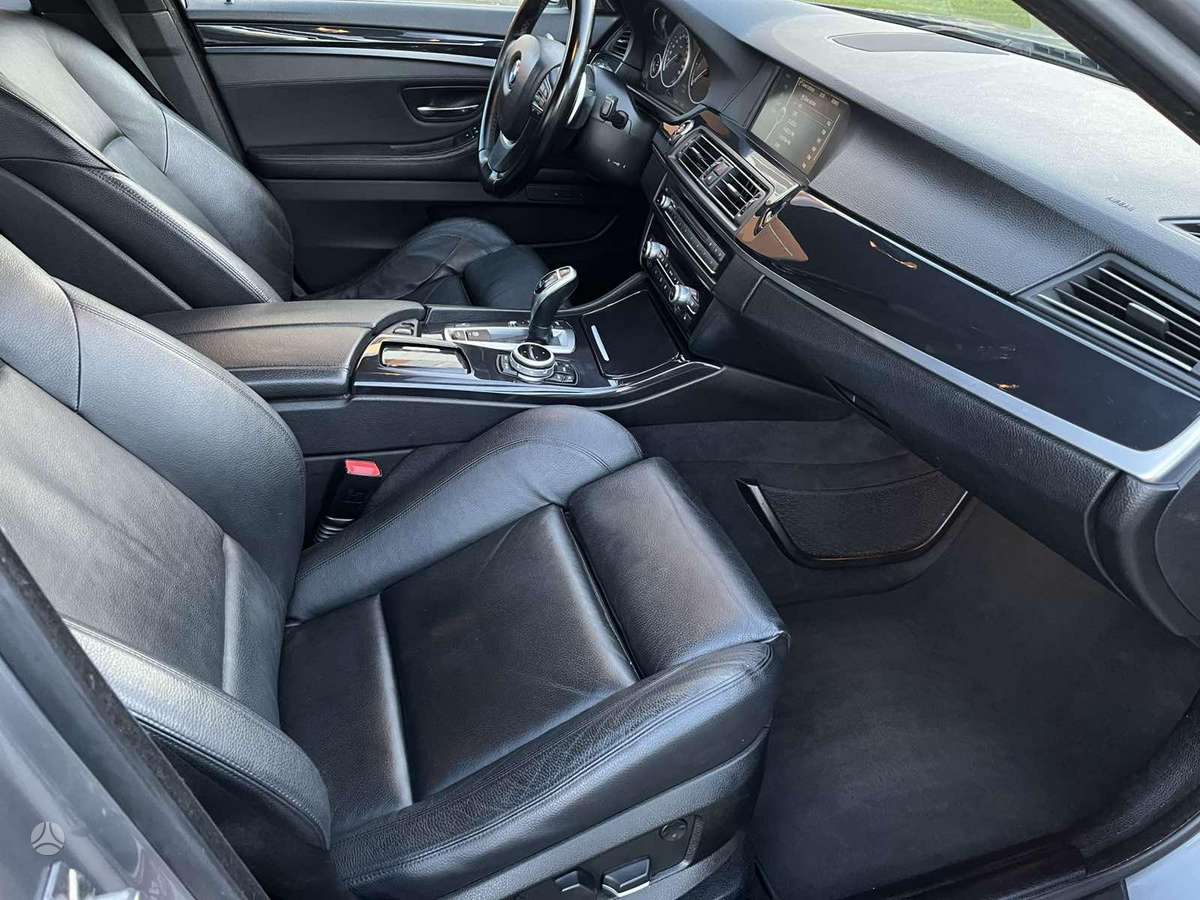 BMW 520, saloon / sedan
