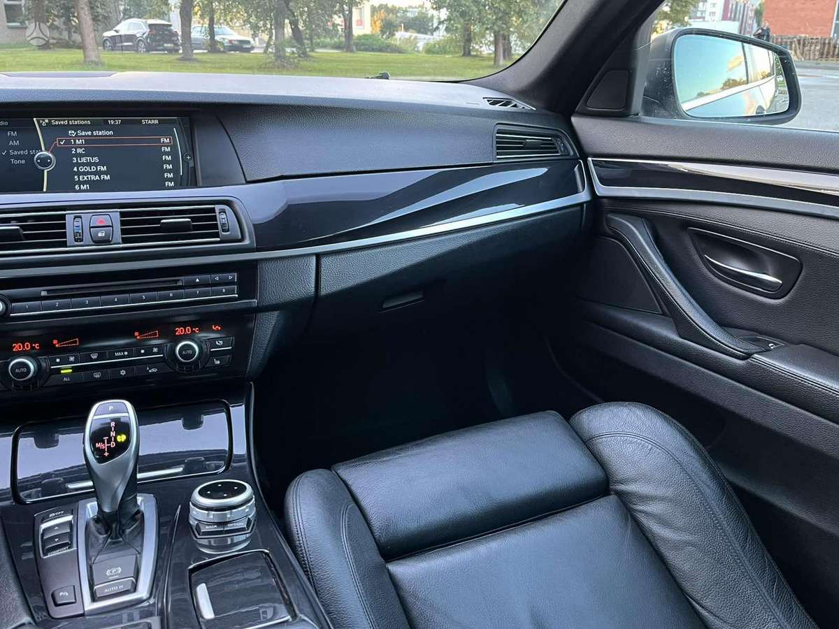 BMW 520, Седан
