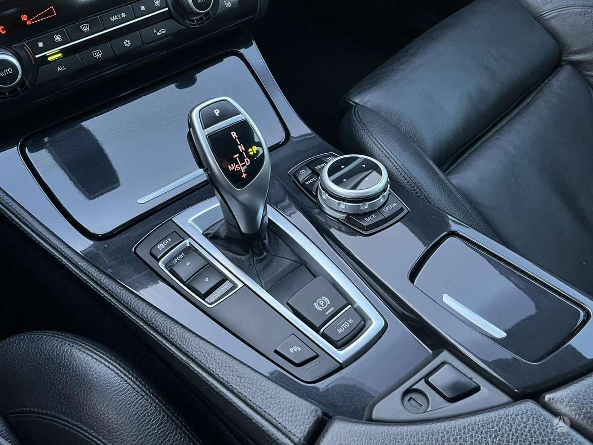BMW 520, saloon / sedan