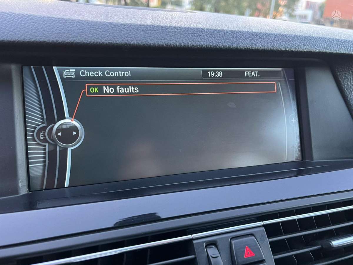 BMW 520, Седан