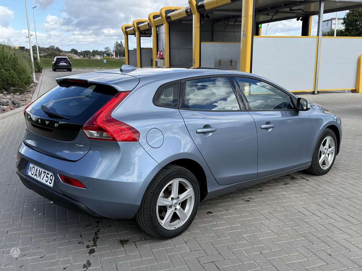Volvo V40, 2.0 l., hatchback