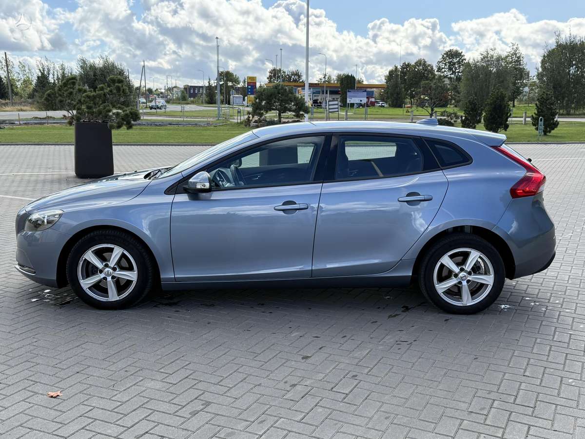 Volvo V40, 2.0 l., hatchback
