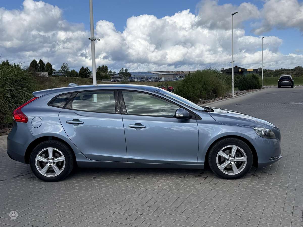 Volvo V40, 2.0 l., hatchback