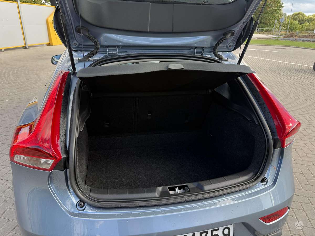 Volvo V40, 2.0 l., hatchback