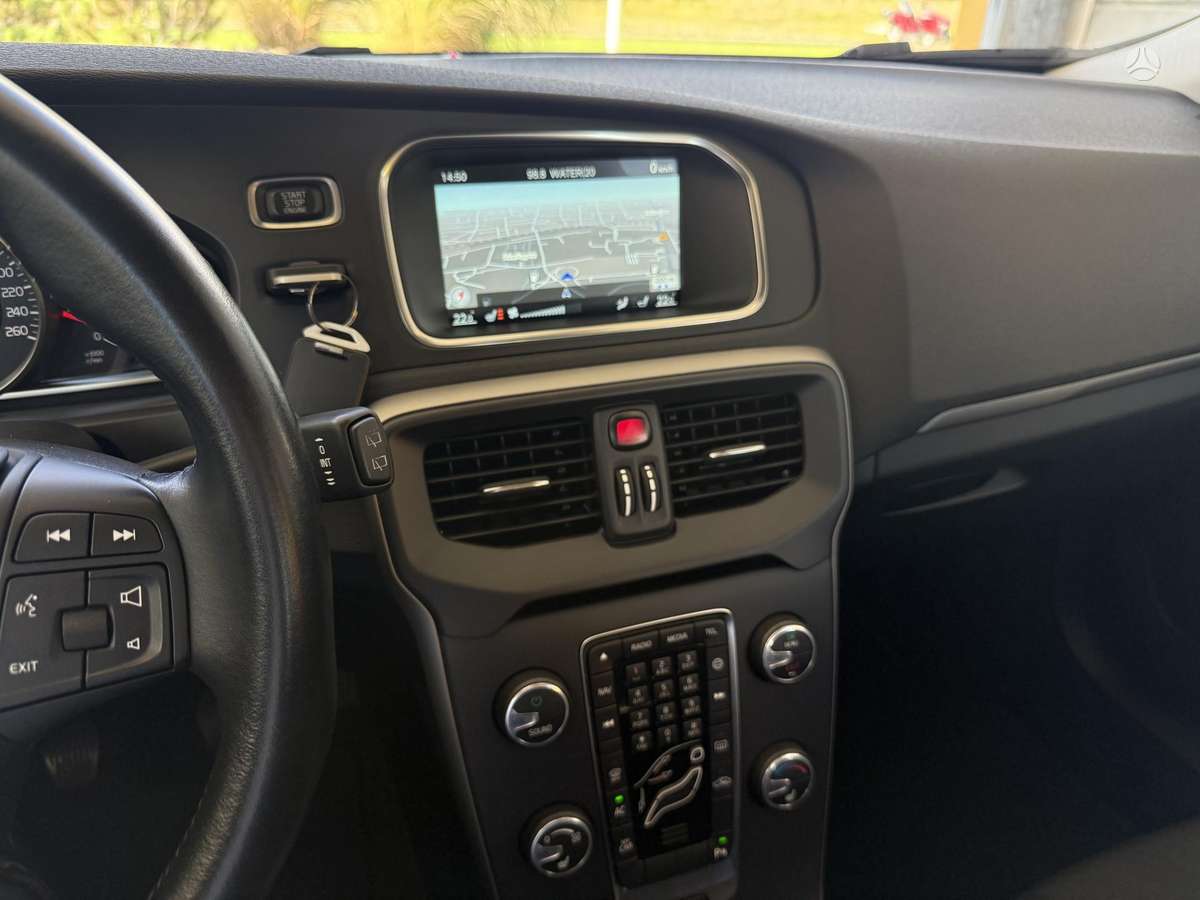 Volvo V40, 2.0 l., hatchback
