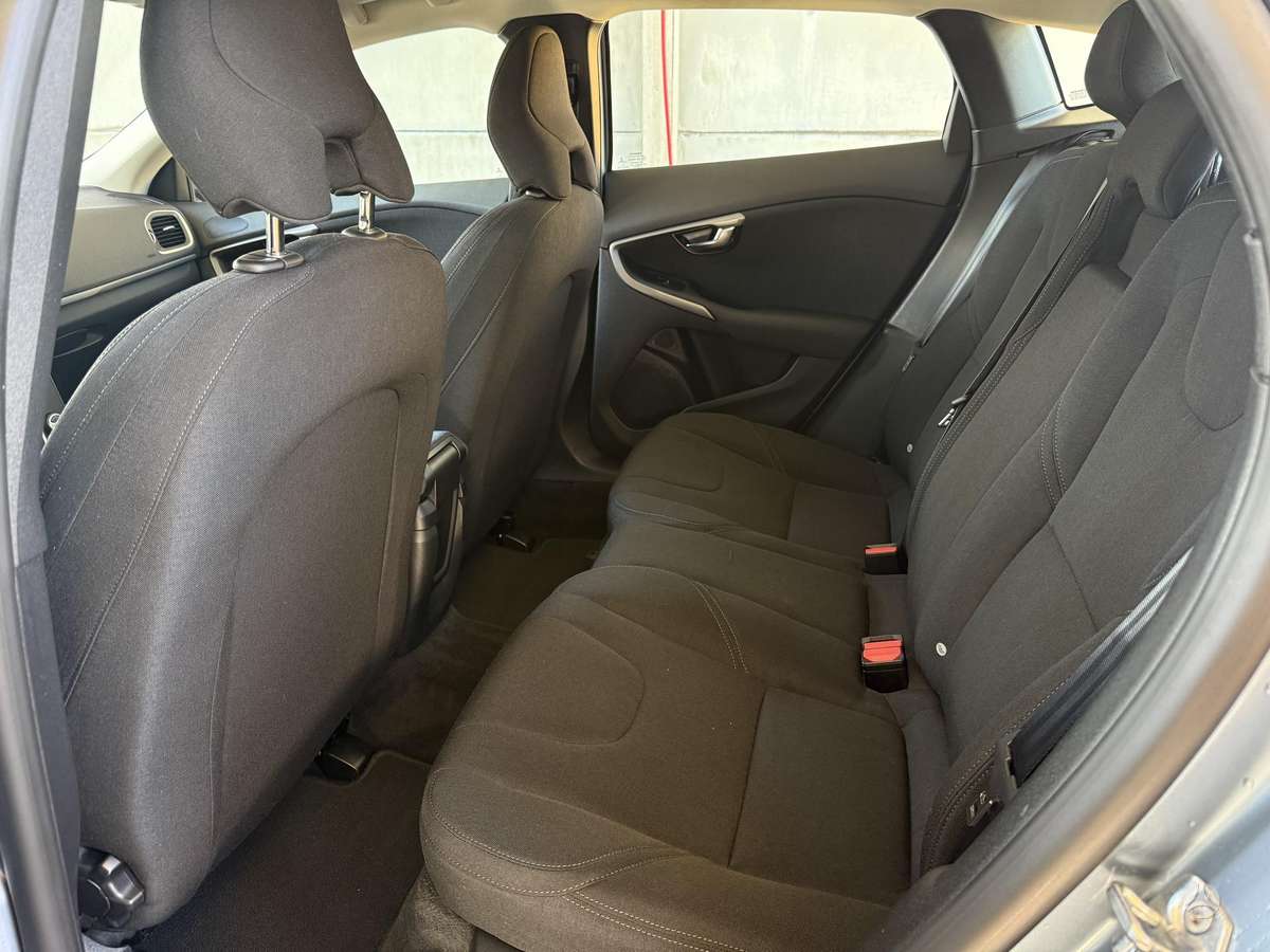Volvo V40, 2.0 l., hatchback