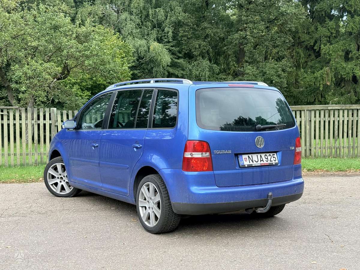 Volkswagen Touran - 4