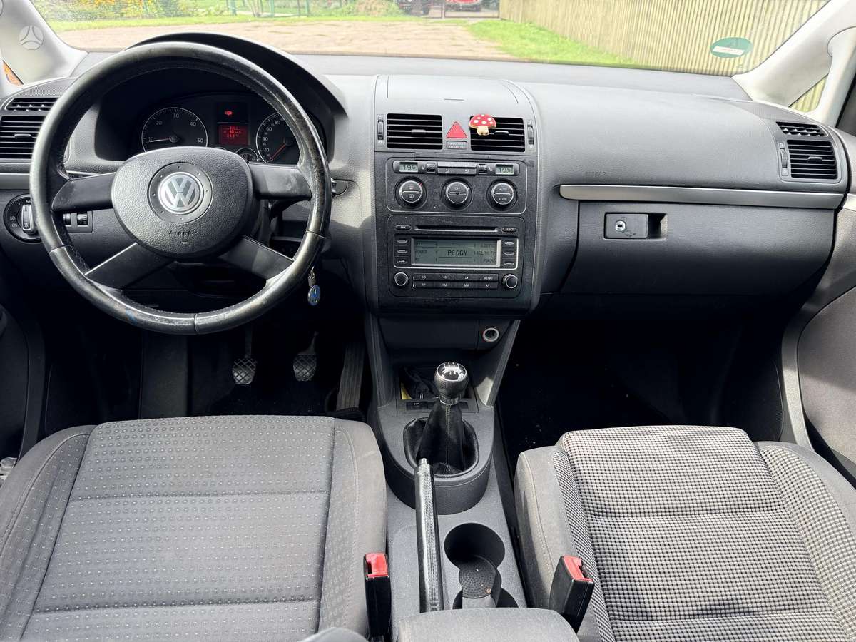 Volkswagen Touran - 9