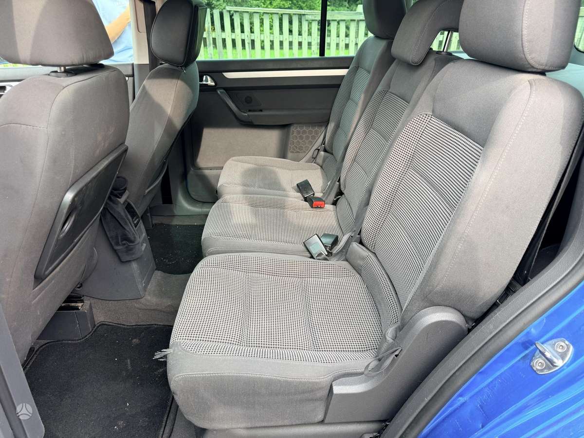 Volkswagen Touran - 12