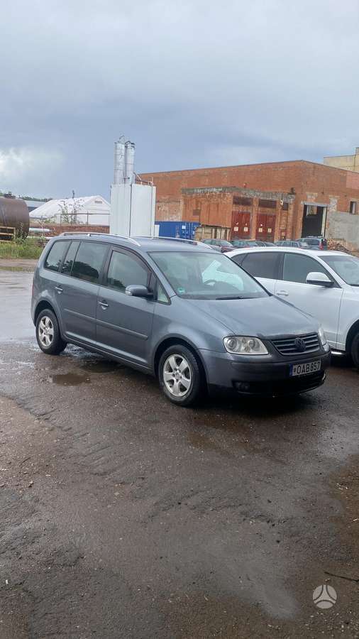 Volkswagen Touran - 1