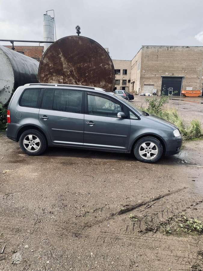 Volkswagen Touran - 4