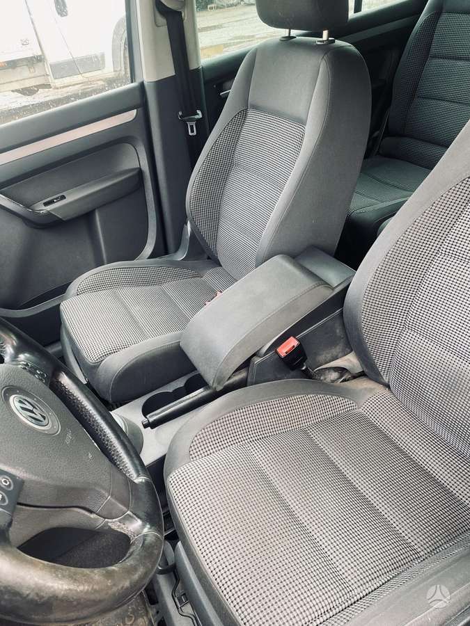 Volkswagen Touran - 11