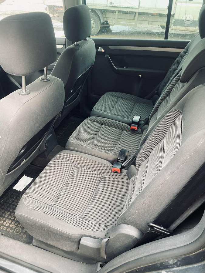 Volkswagen Touran - 12