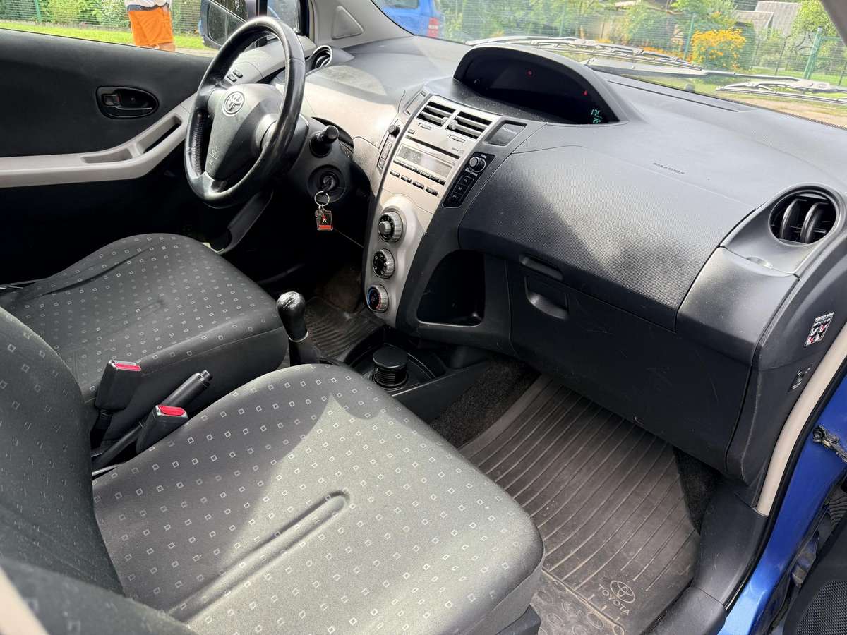 Toyota Yaris - 12