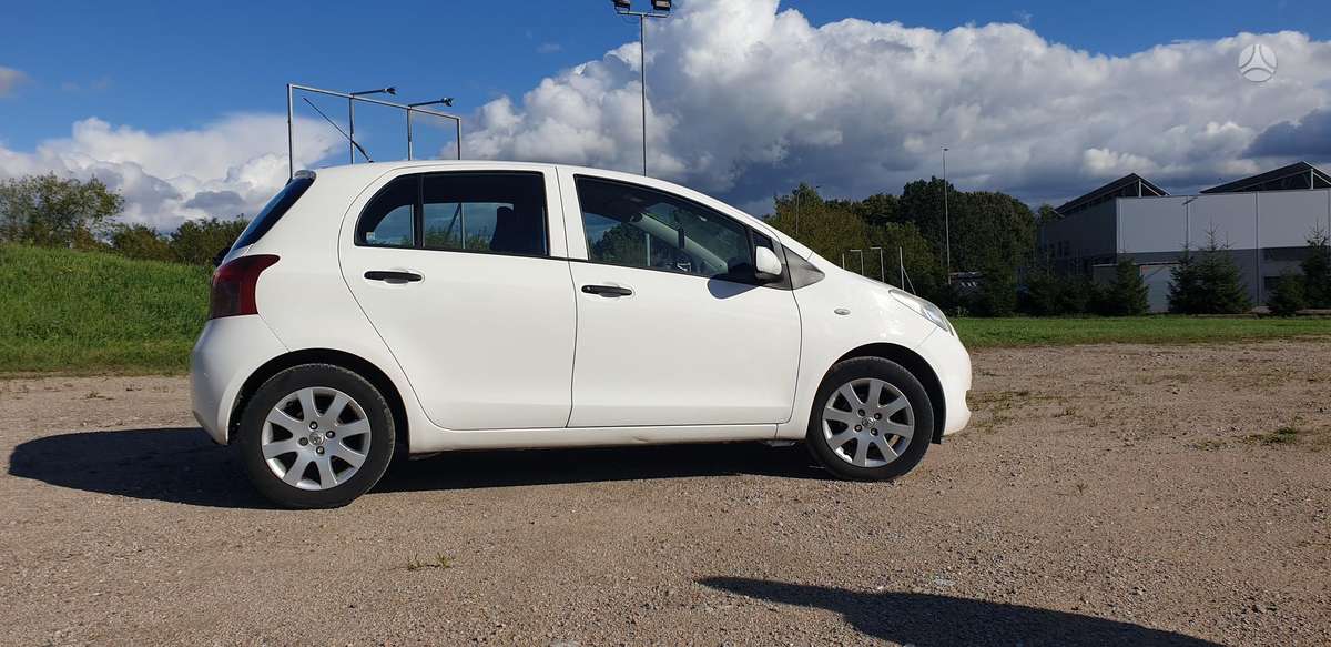 Toyota Yaris - 4