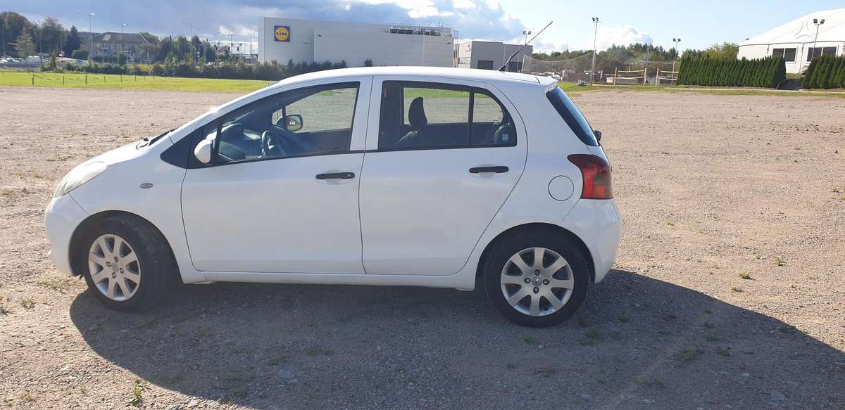 Toyota Yaris - 10