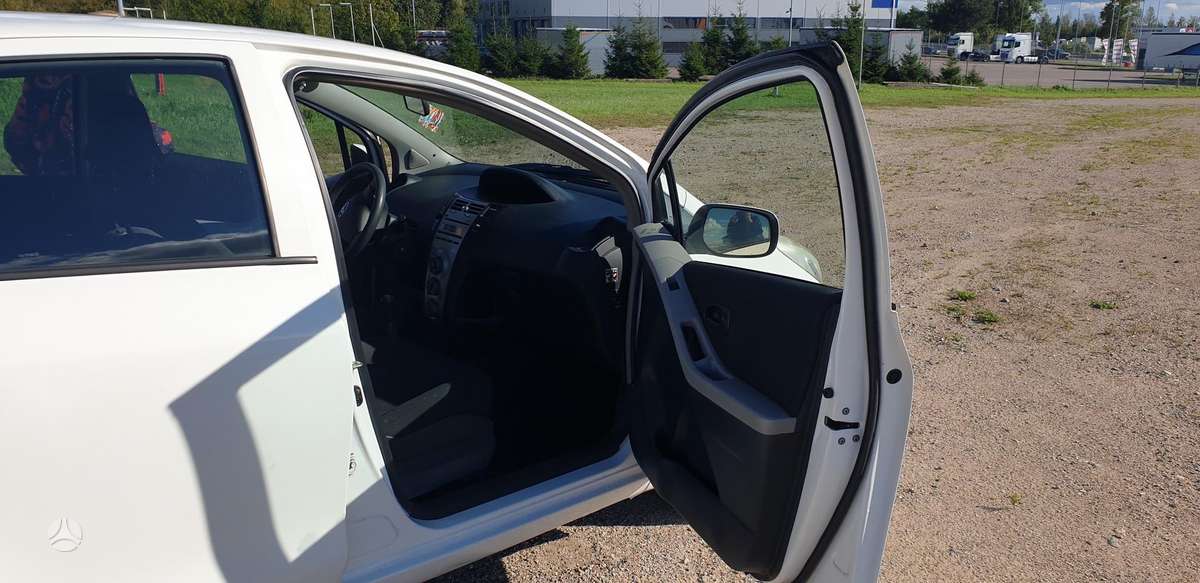 Toyota Yaris - 11