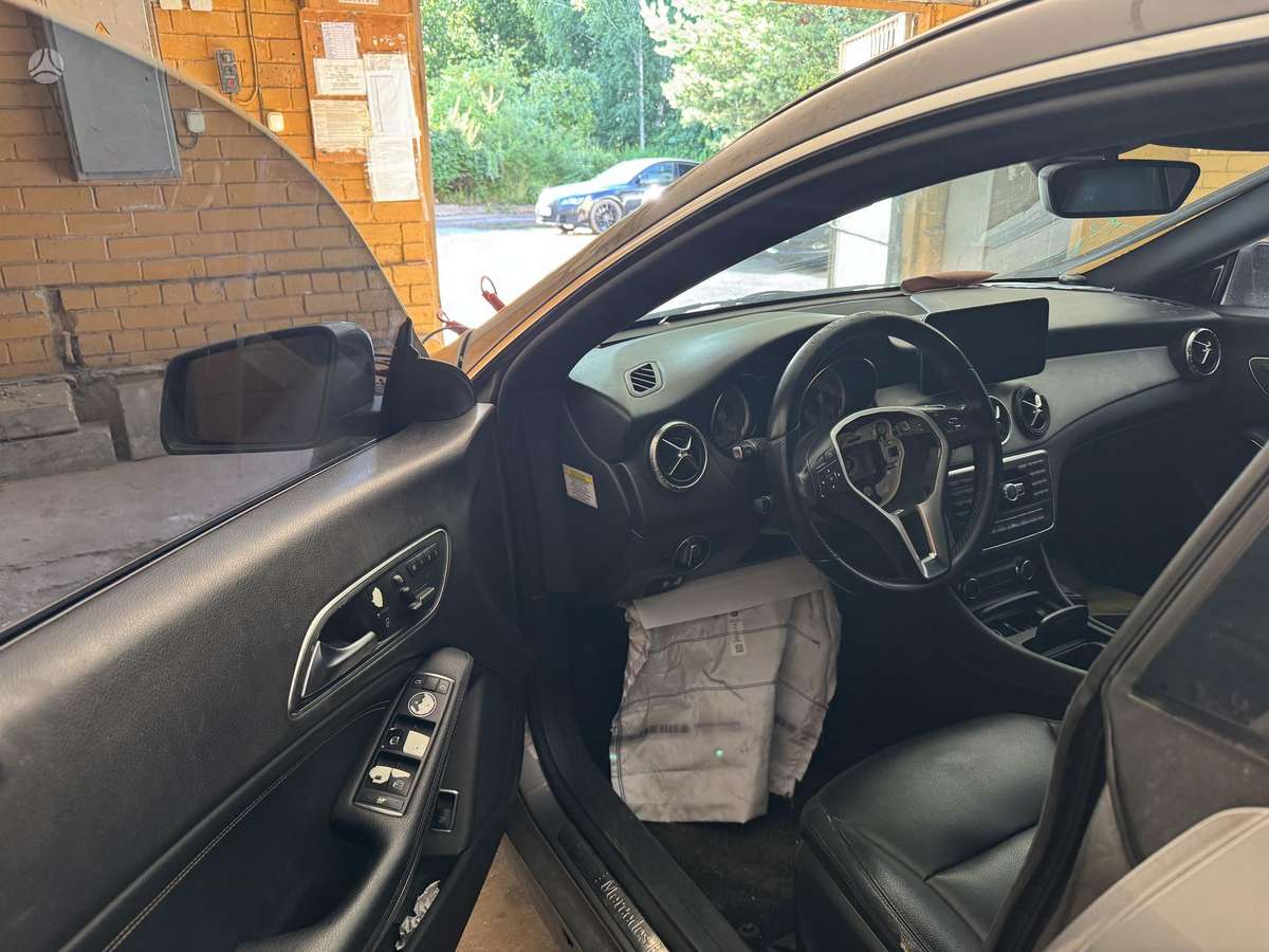 Mercedes-Benz CLA250, hatchback