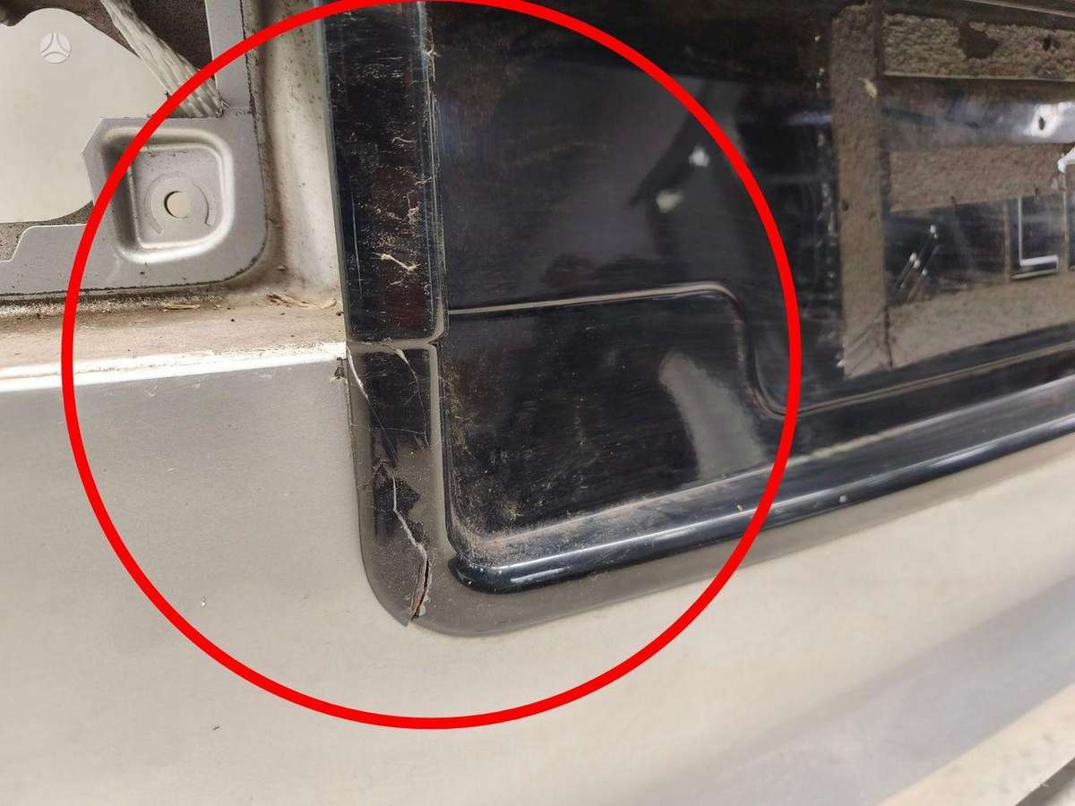 Land Rover Discovery hood (front, rear)