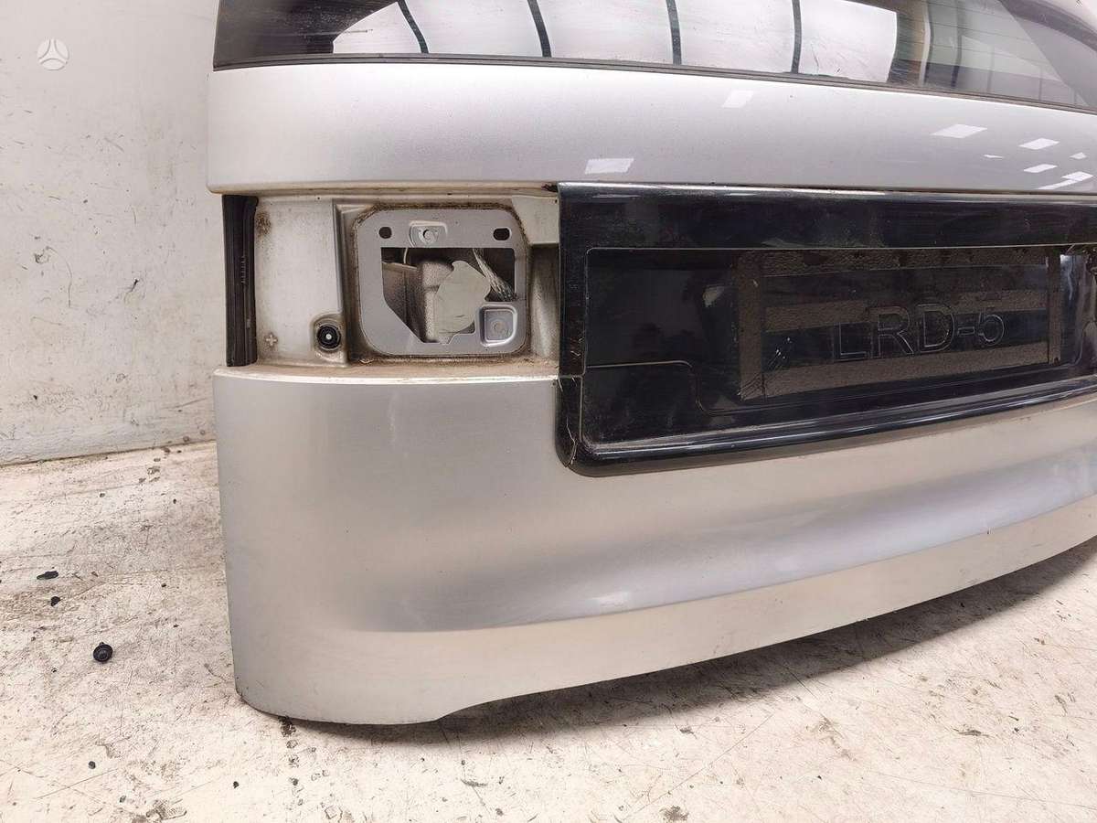 Land Rover Discovery hood (front, rear)