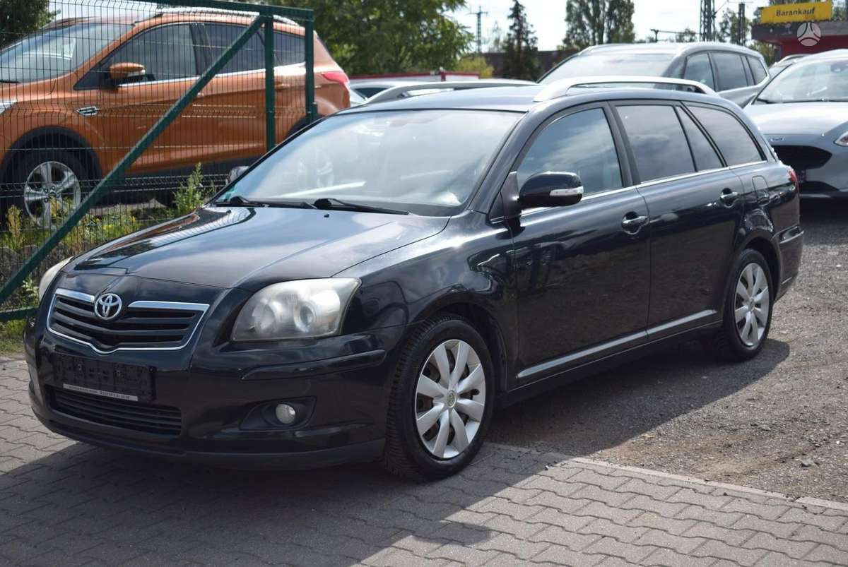 Toyota Avensis по частям