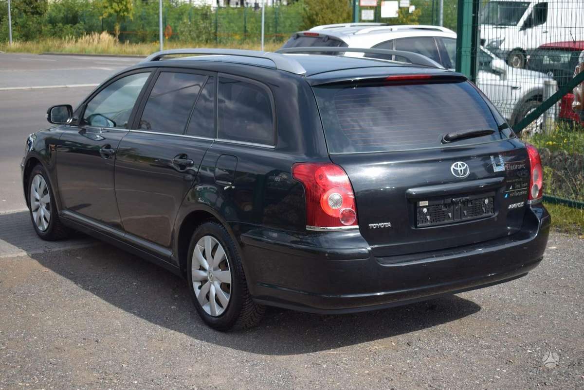 Toyota Avensis по частям