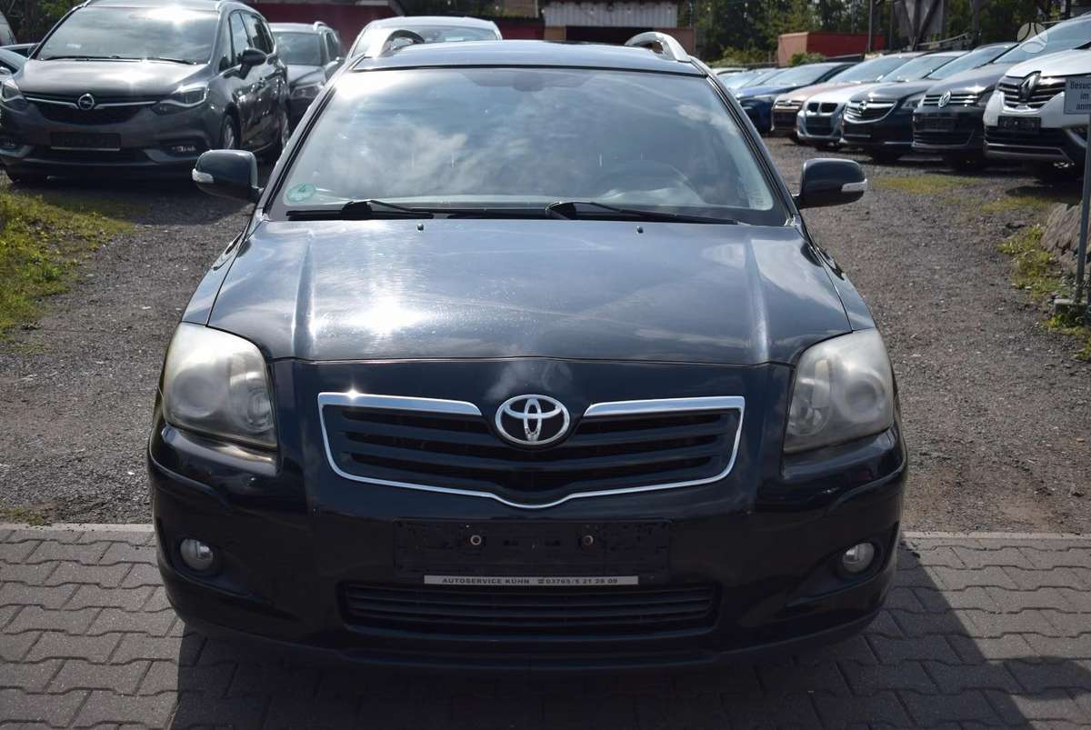 Toyota Avensis по частям