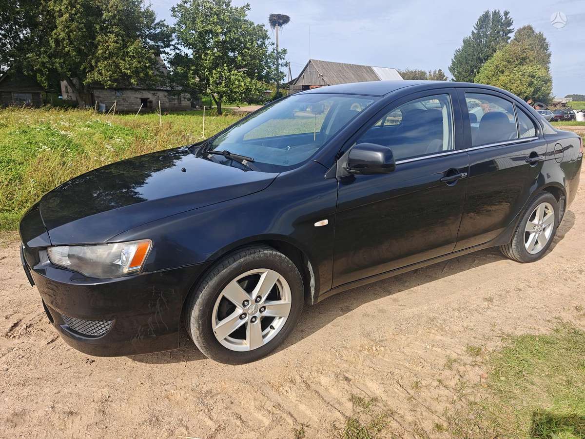 Mitsubishi Lancer, Седан