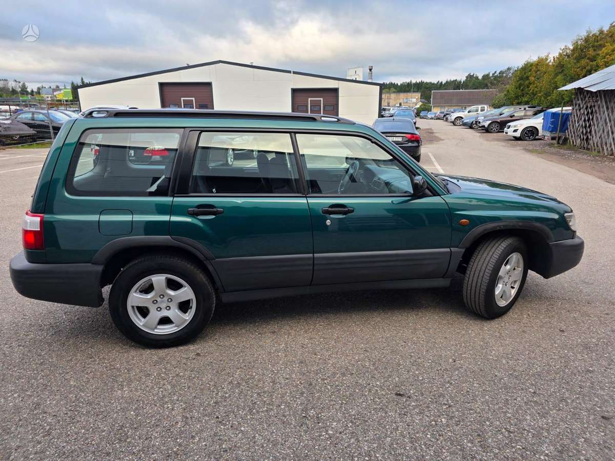 Subaru Forester, 2.0 l., off-road / crossover
