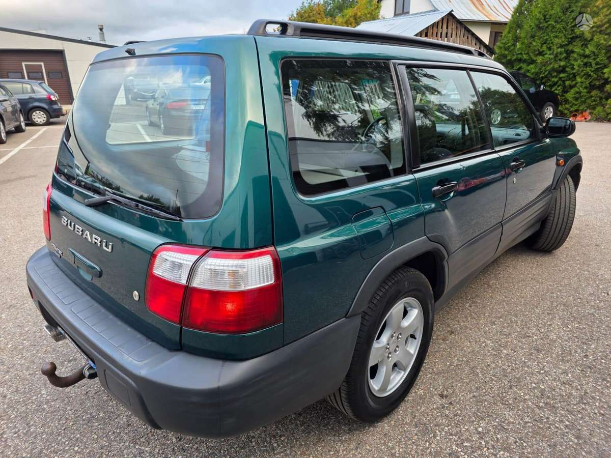 Subaru Forester, 2.0 l., off-road / crossover