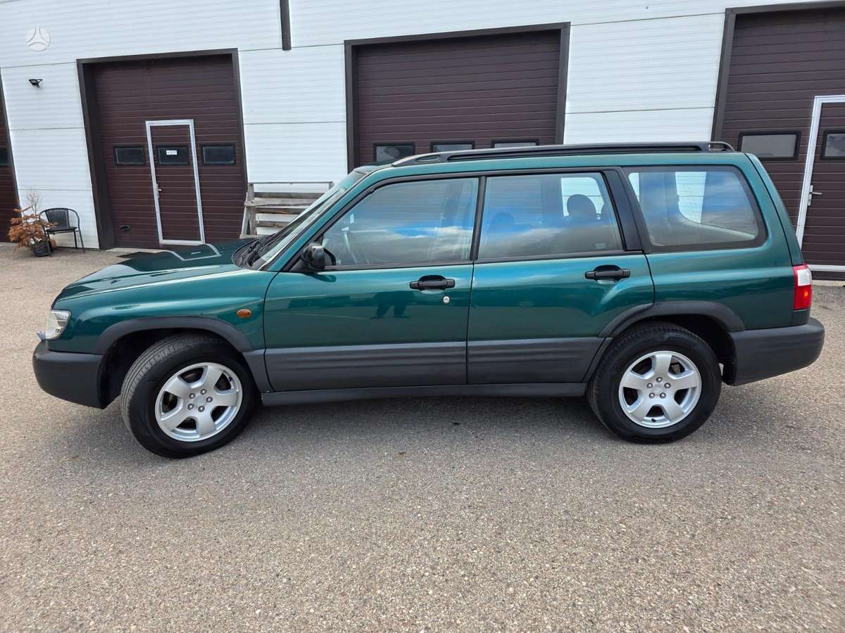 Subaru Forester, 2.0 l., off-road / crossover
