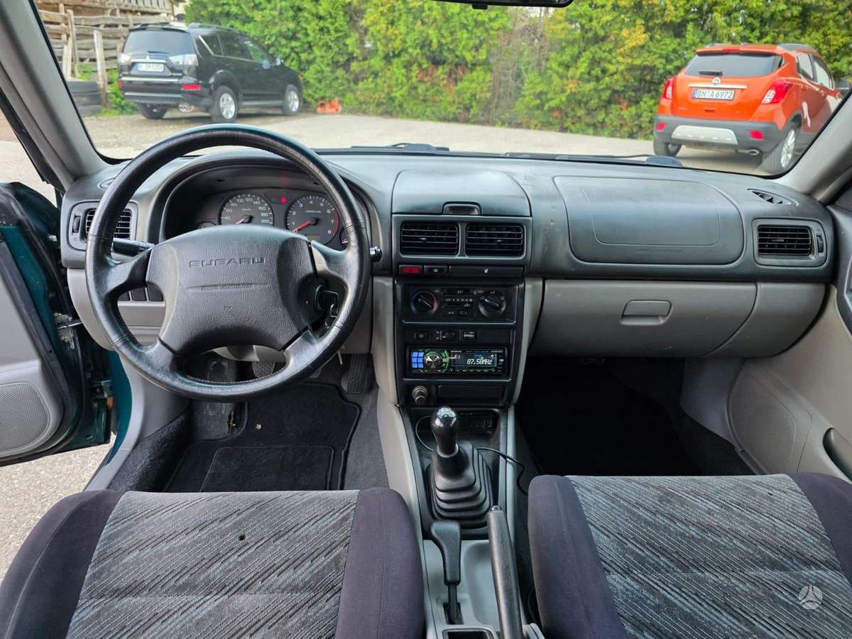 Subaru Forester, 2.0 l., off-road / crossover