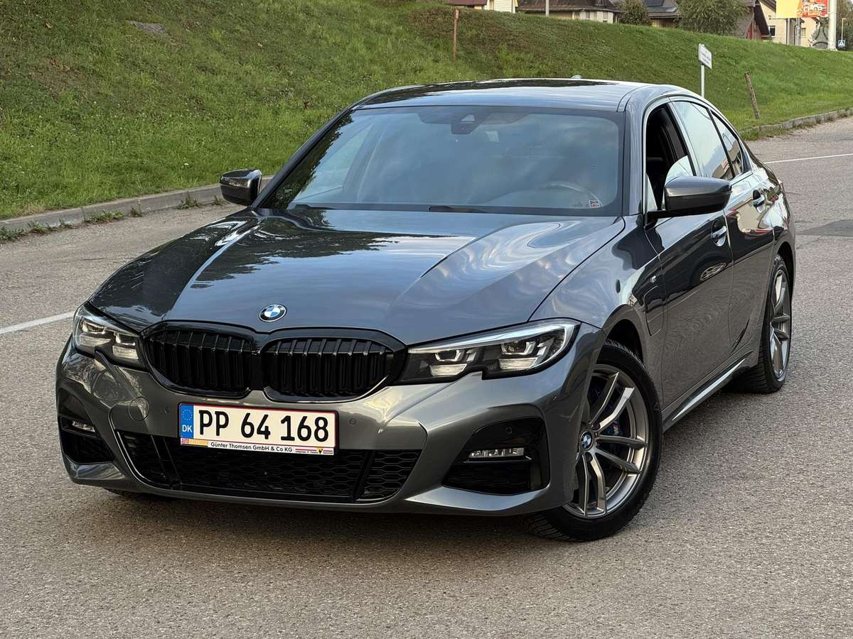 BMW 330, 2.0 l., Седан