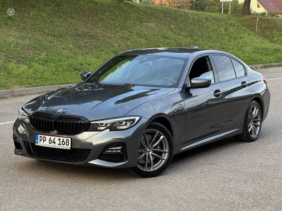 BMW 330, 2.0 l., Седан