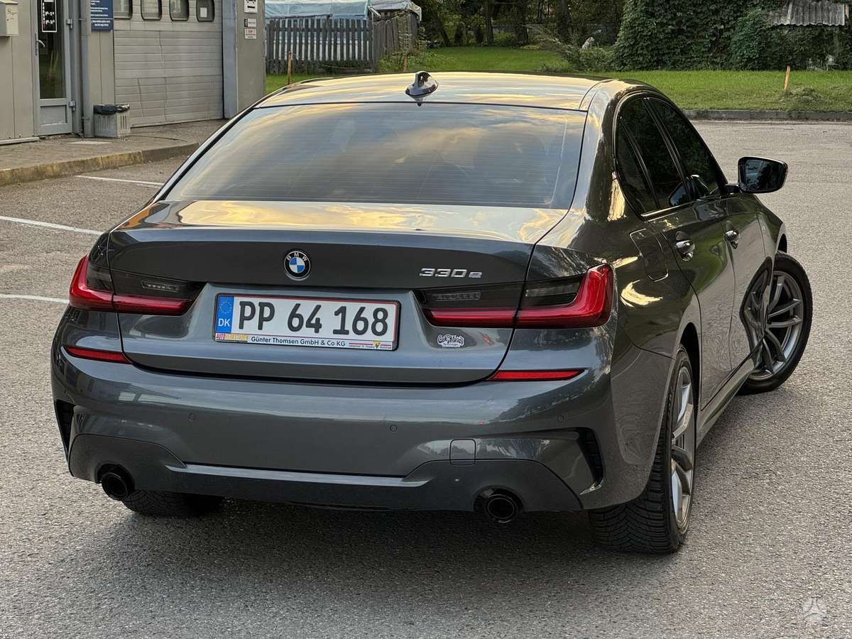 BMW 330, 2.0 l., Седан