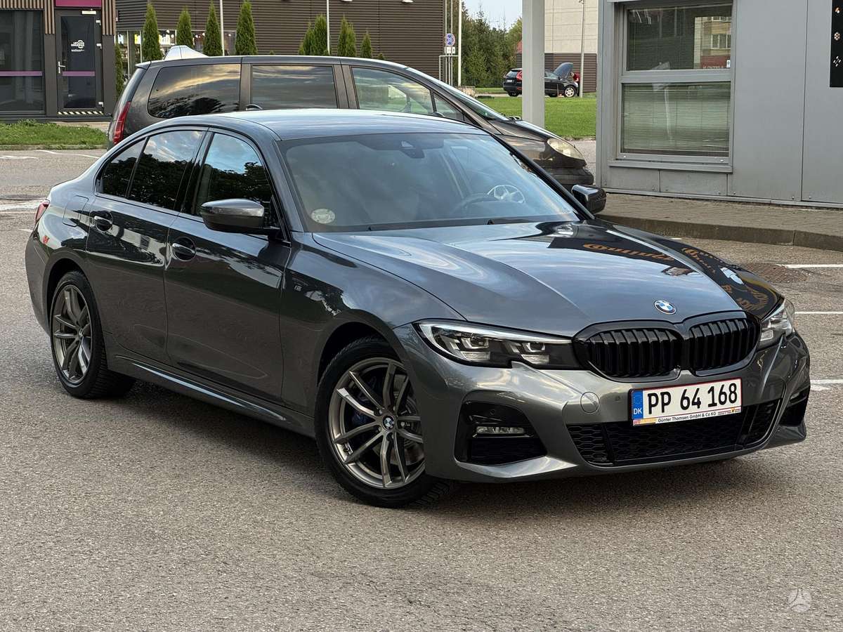 BMW 330, 2.0 l., Седан