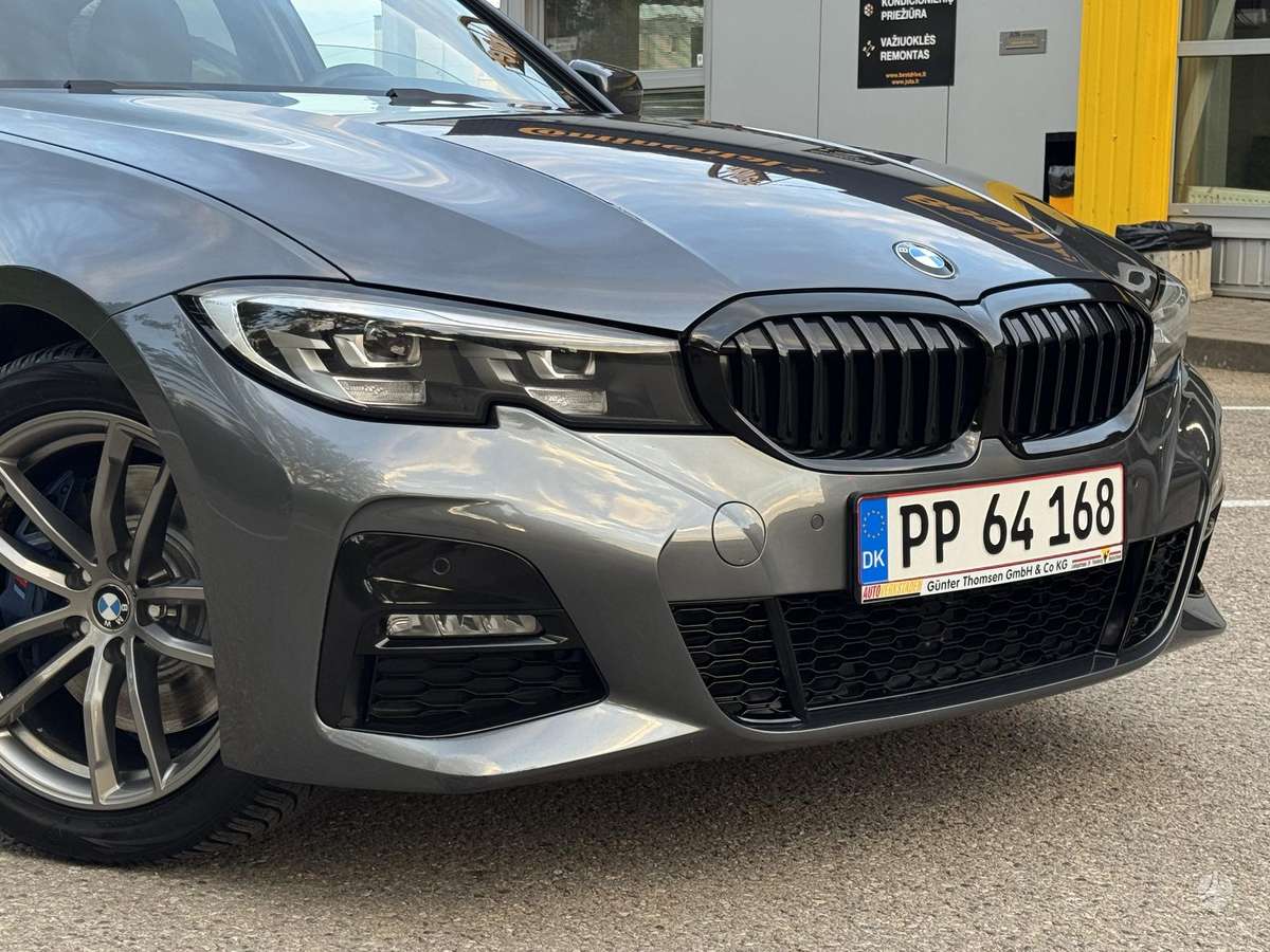BMW 330, 2.0 l., Седан
