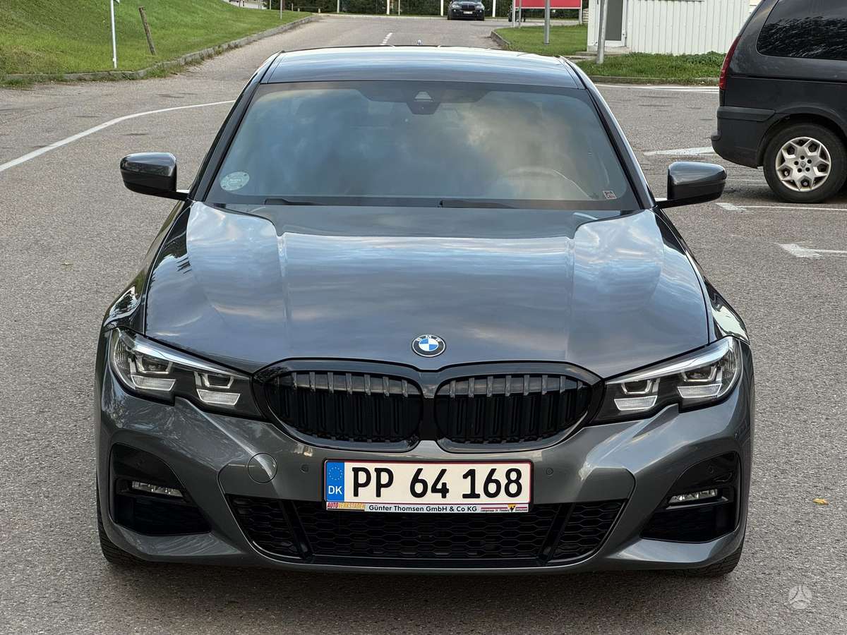 BMW 330, 2.0 l., Седан