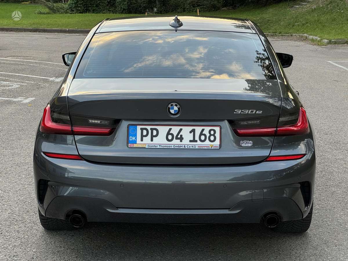 BMW 330, 2.0 l., Седан