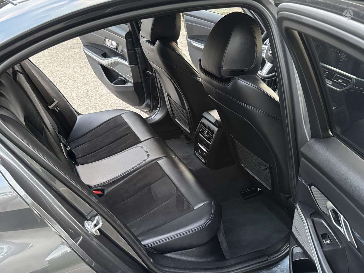 BMW 330, 2.0 l., Седан