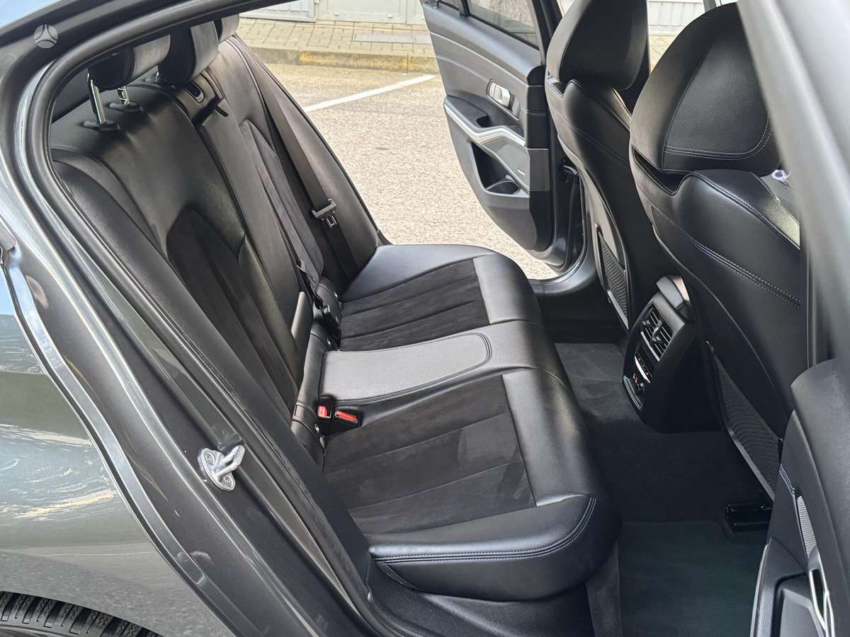BMW 330, 2.0 l., Седан