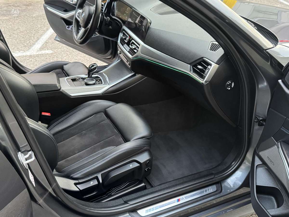 BMW 330, 2.0 l., Седан