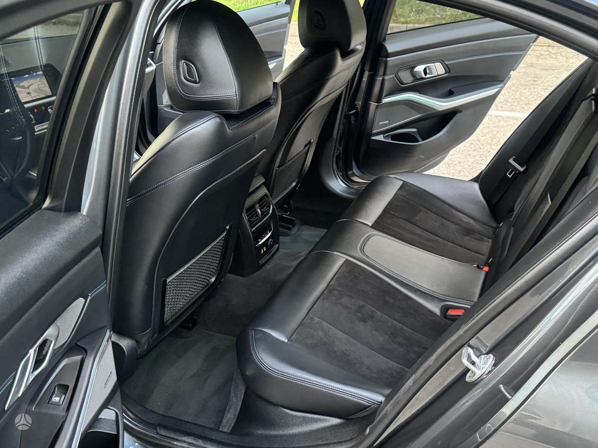 BMW 330, 2.0 l., Седан