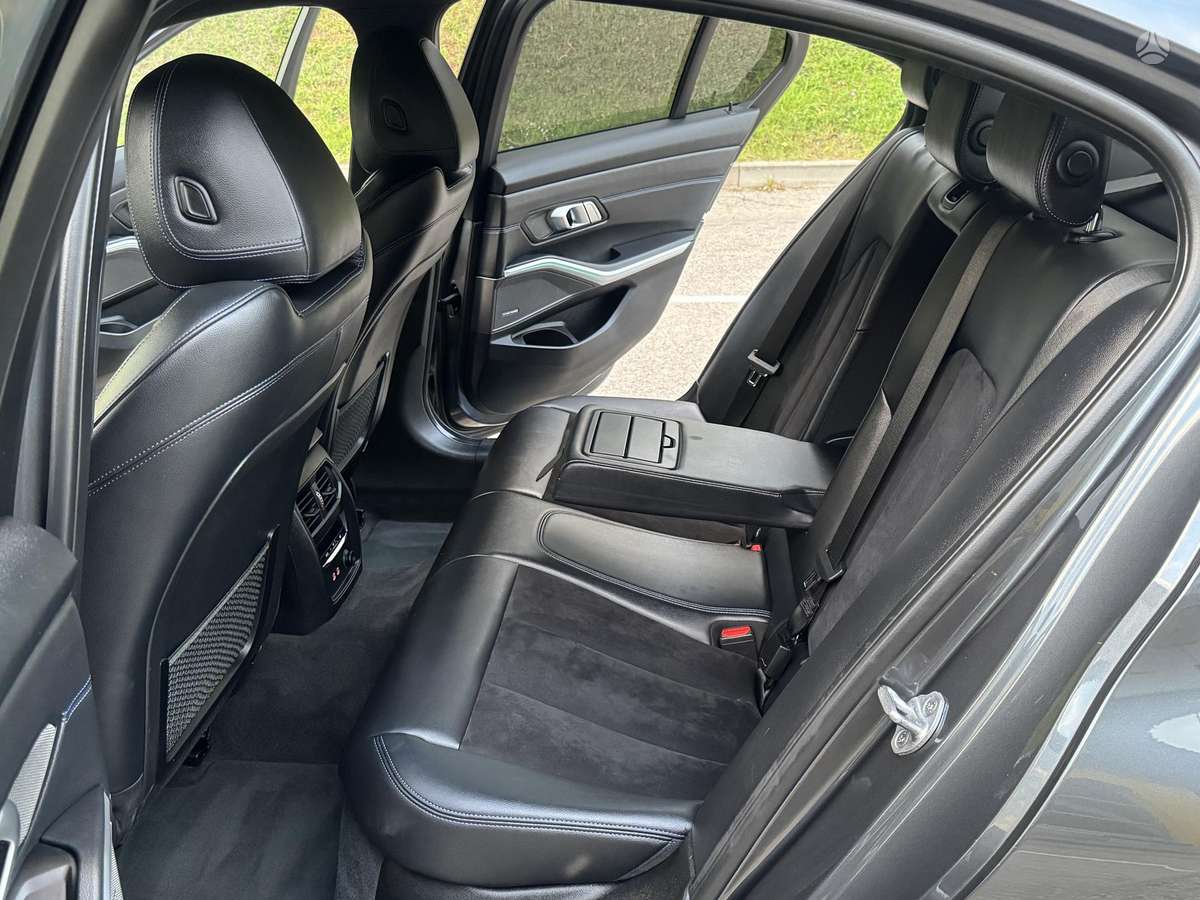 BMW 330, 2.0 l., Седан