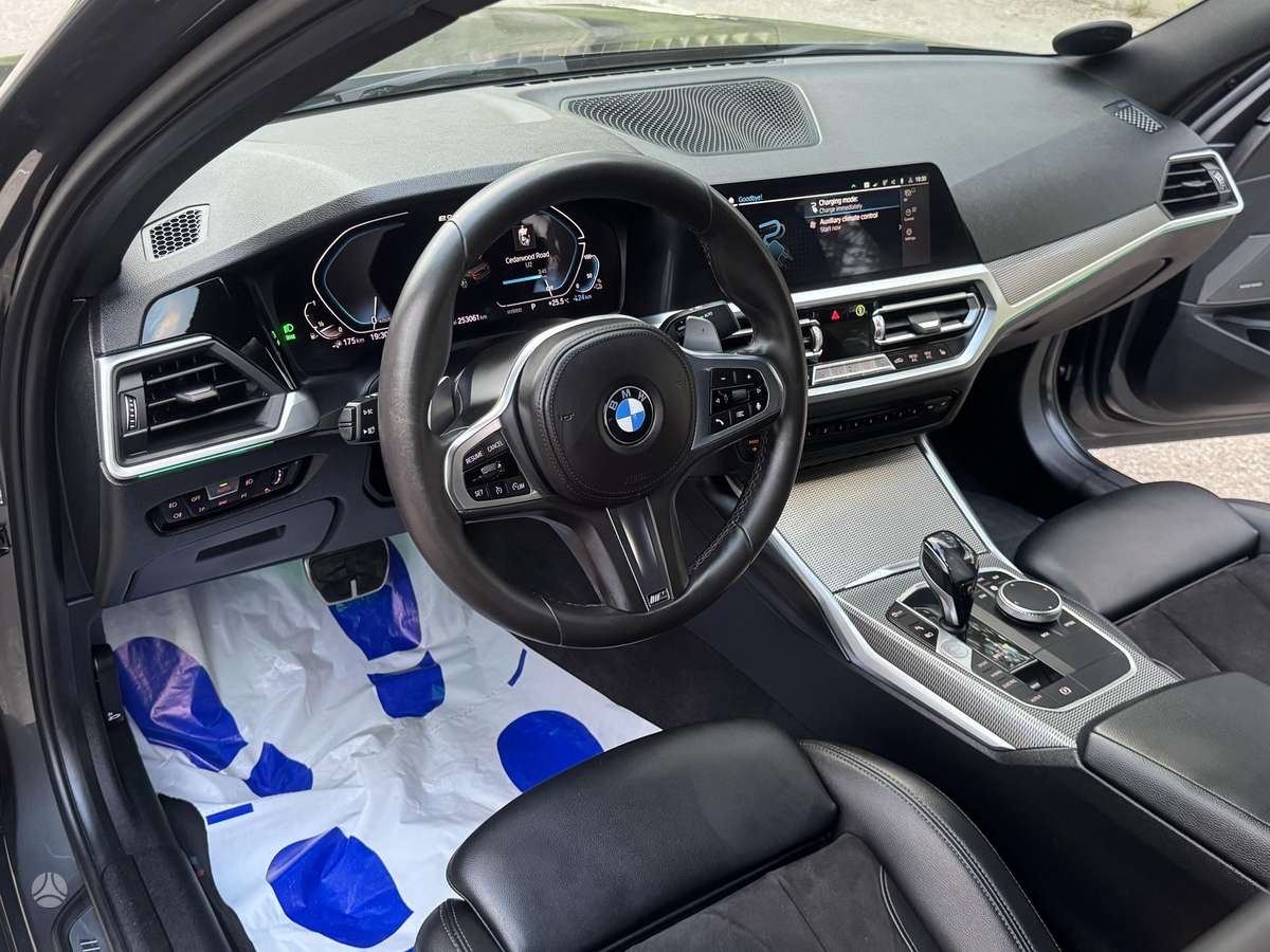 BMW 330, 2.0 l., Седан