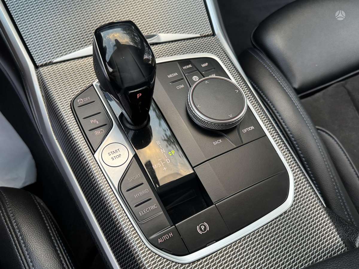 BMW 330, 2.0 l., Седан