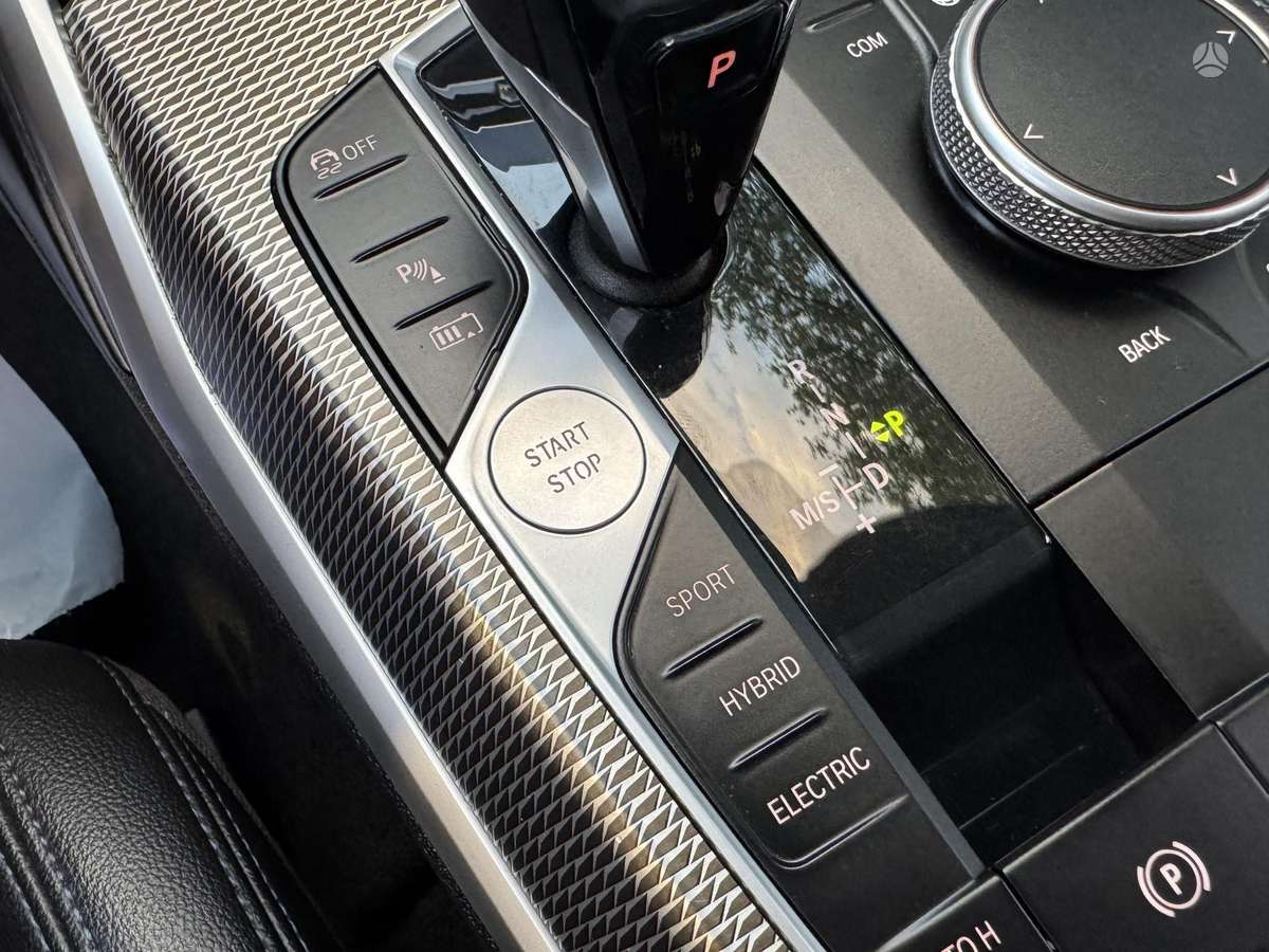 BMW 330, 2.0 l., Седан