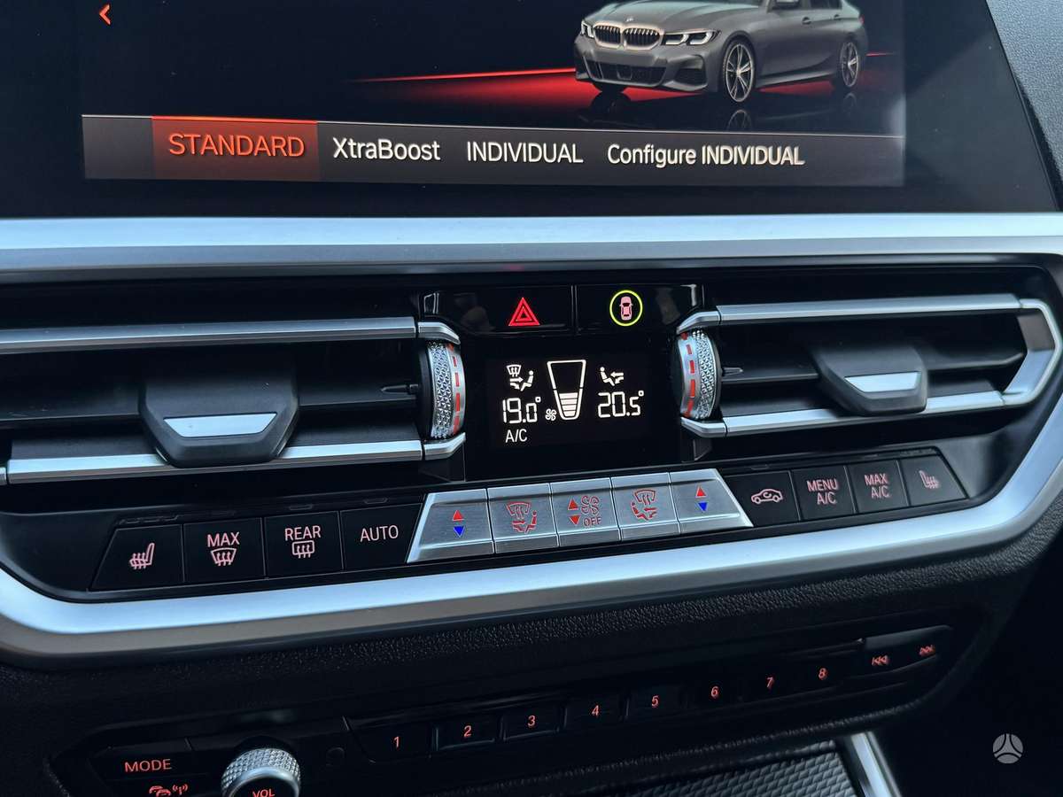 BMW 330, 2.0 l., Седан