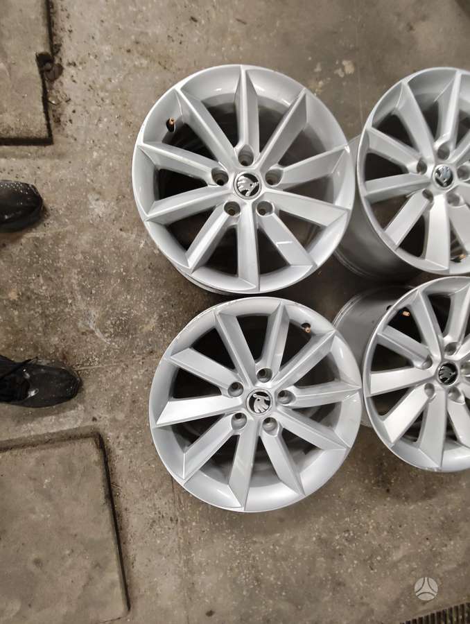 Skoda Super b, lengvojo lydinio, R16