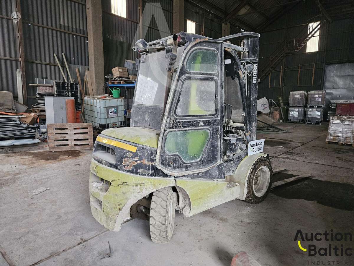 Clark C300, forklifts